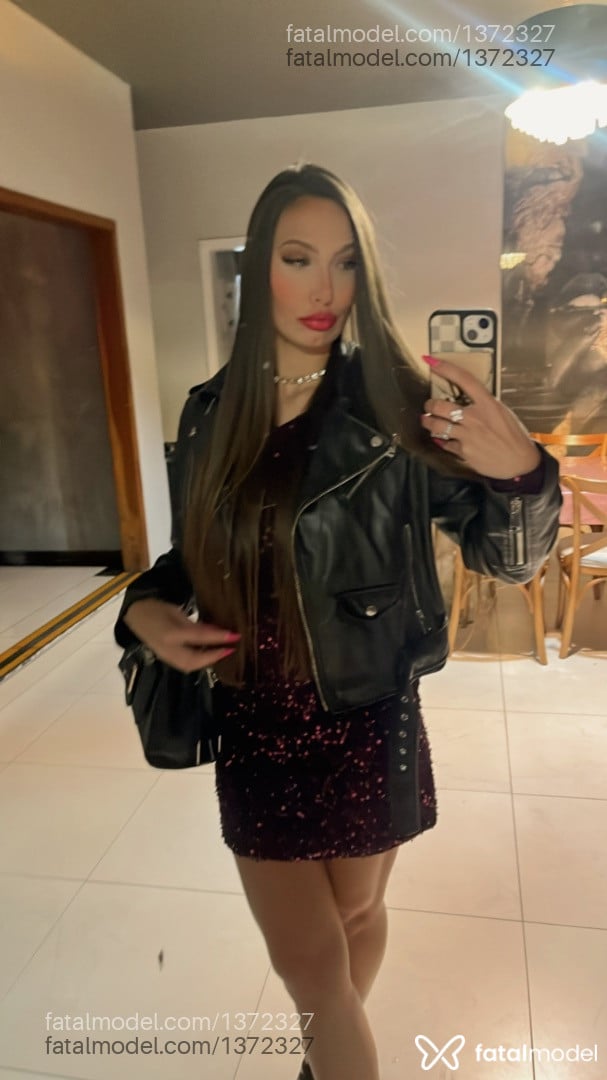 Acompanhante mulher com cabelo castanho de olhos verdes em Balneário Camboriú - Bianca Bentley