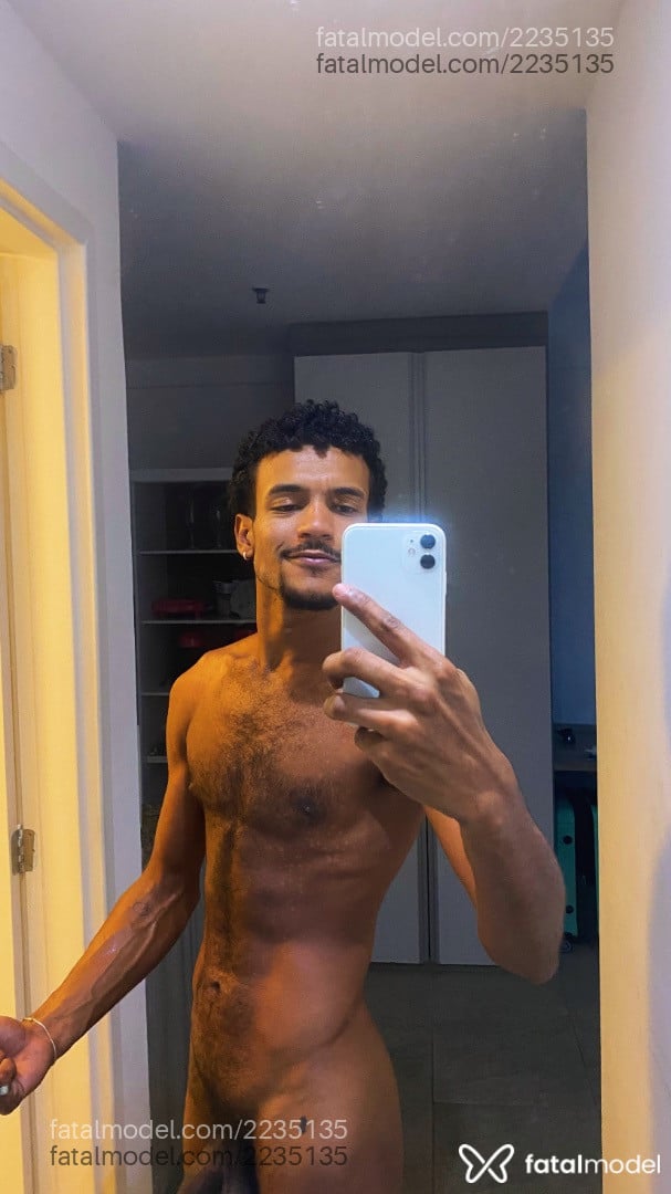 Acompanhante homem morena (o) de olhos pretos em Macaé - Henri