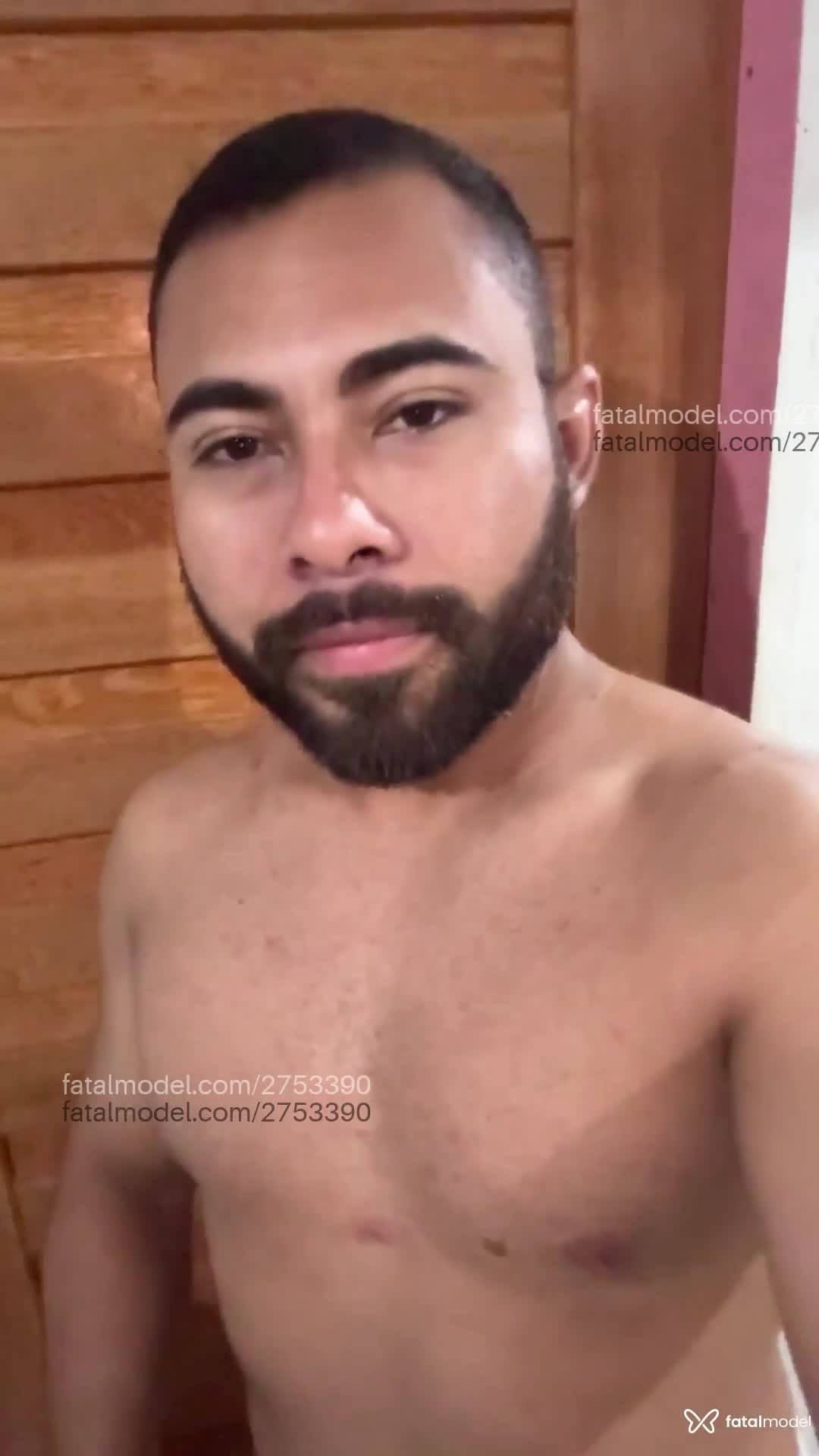 Acompanhante homem morena (o) de olhos castanhos - Jordan Acompanhante homem morena (o) de olhos castanhos - Jordan