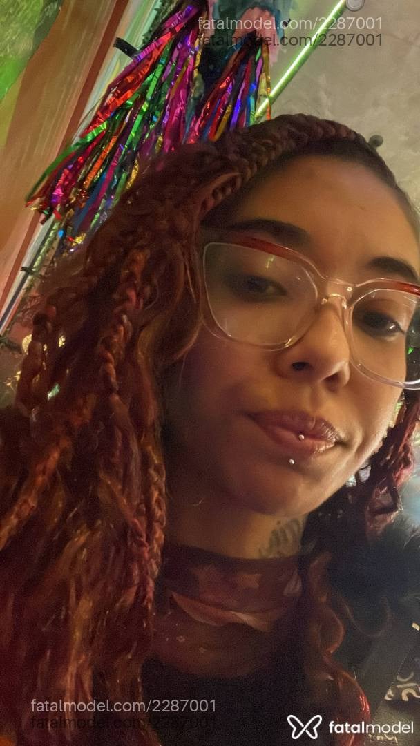 Acompanhante mulher com cabelo castanho de olhos castanhos - Florency