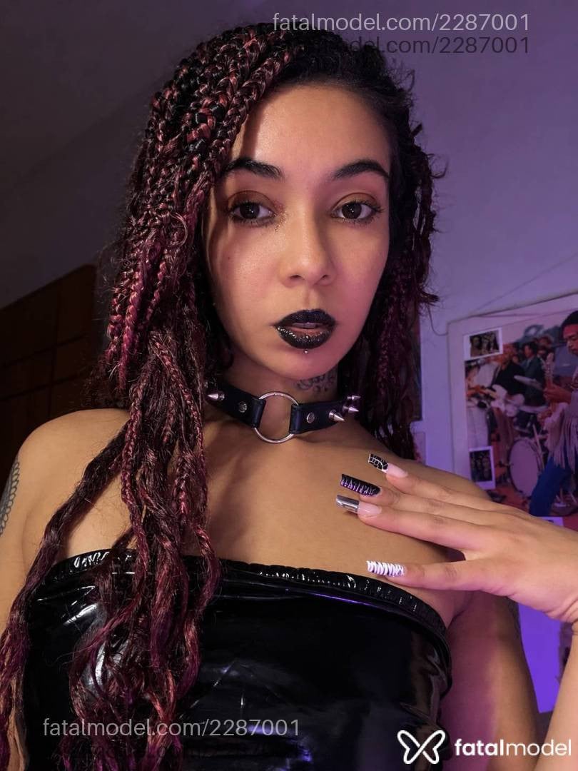 Acompanhante mulher com cabelo castanho de olhos castanhos - Florency