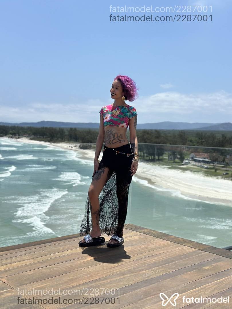 Acompanhante mulher com cabelo castanho de olhos castanhos - Florency