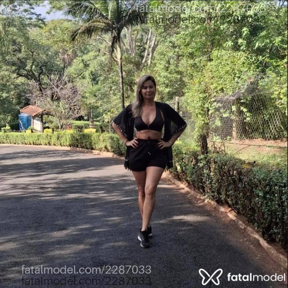 Acompanhante mulher loira (o) de olhos castanhos - Vivi Ferrari