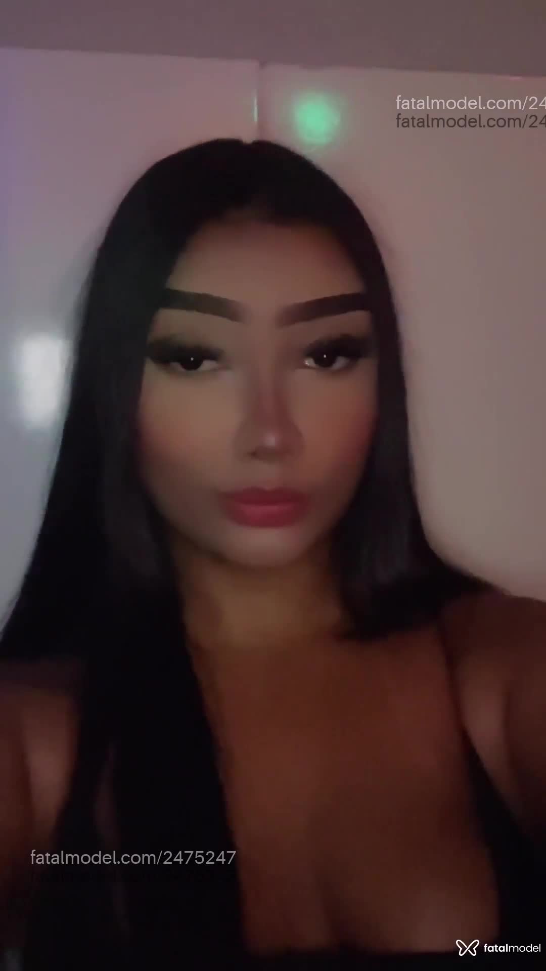 Acompanhante mulher com cabelo castanho de olhos castanhos - Luara