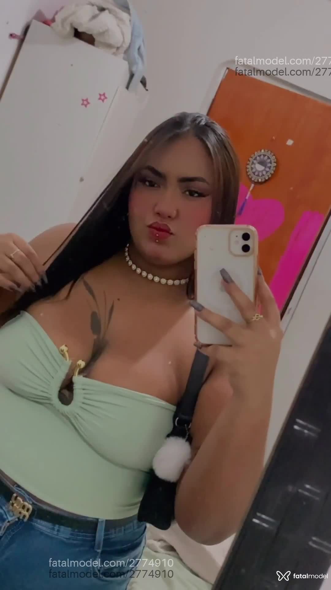 Acompanhante mulher morena (o) de olhos pretos em Virtual Acompanhante mulher morena (o) de olhos pretos em Virtual - Nickss