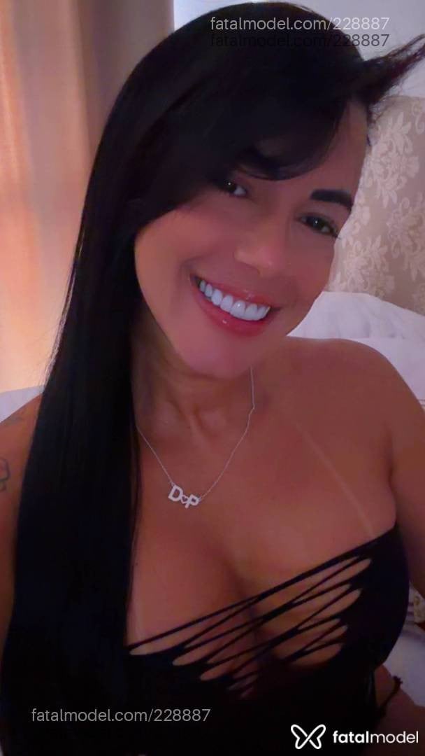 Acompanhante mulher morena (o) de olhos pretos - Piitra