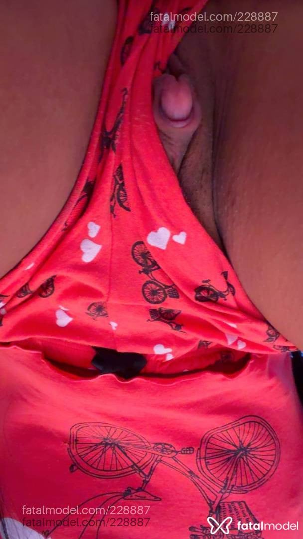 Acompanhante mulher morena (o) de olhos pretos - Piitra