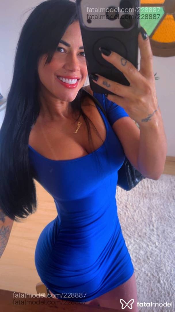 Acompanhante mulher morena (o) de olhos pretos - Piitra