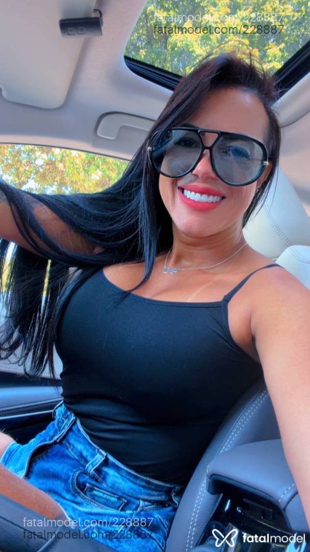 Acompanhante mulher morena (o) de olhos pretos - Piitra