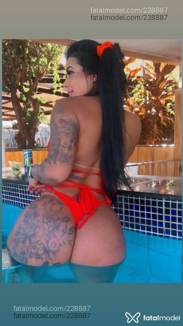 Acompanhante mulher morena (o) de olhos pretos - Piitra