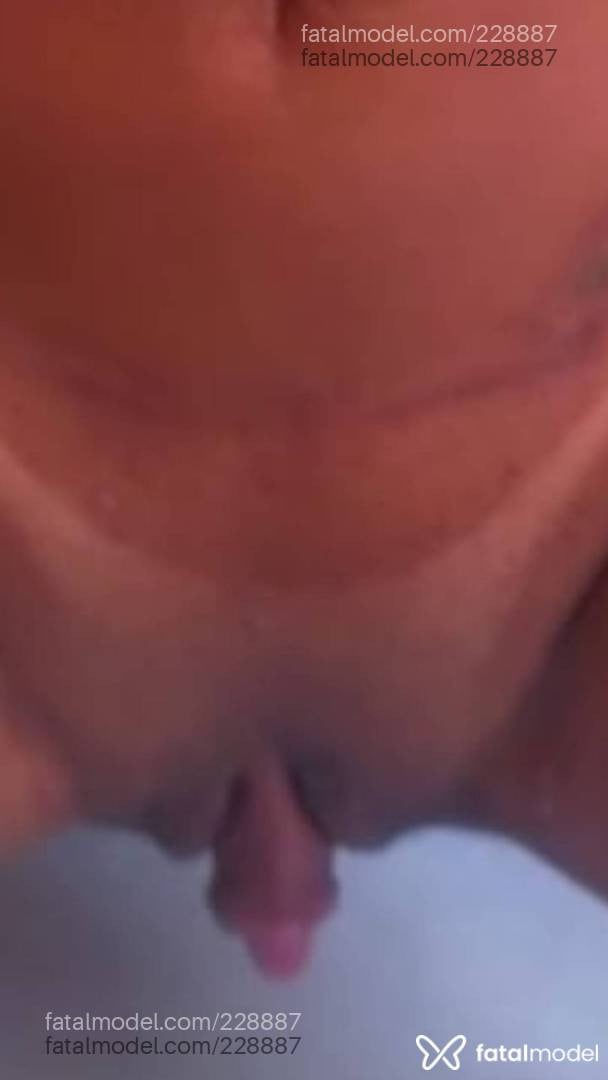Acompanhante mulher morena (o) de olhos pretos - Piitra