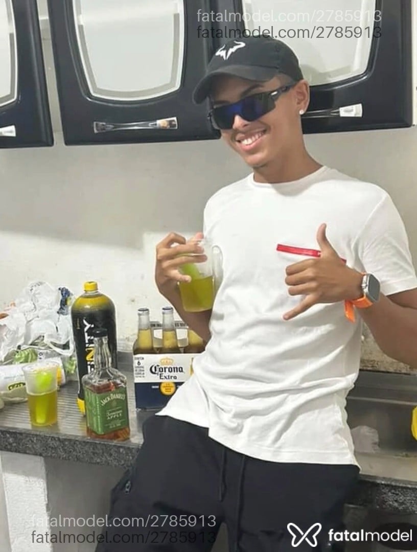 Acompanhante homem morena (o) de olhos castanhos em Virtual - Luiz Felipe