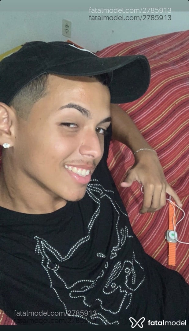 Acompanhante homem morena (o) de olhos castanhos em Virtual - Luiz Felipe