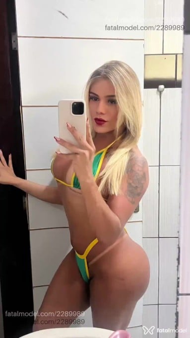 Acompanhante mulher trans loira (o) de olhos castanhos - Gabrielly Gouveia