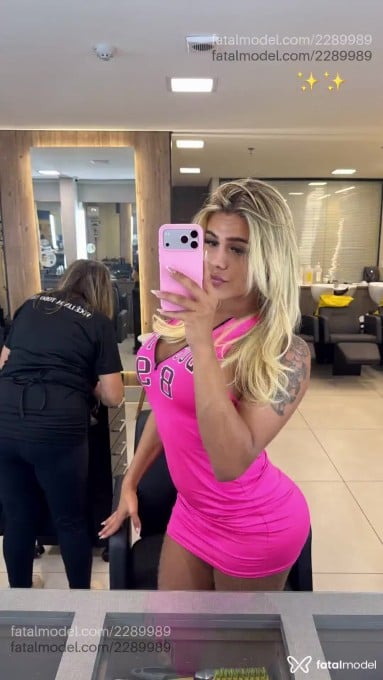 Acompanhante mulher trans loira (o) de olhos castanhos - Gabrielly Gouveia