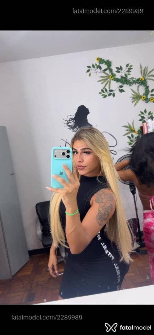 Acompanhante mulher trans loira (o) de olhos castanhos - Gabrielly Gouveia