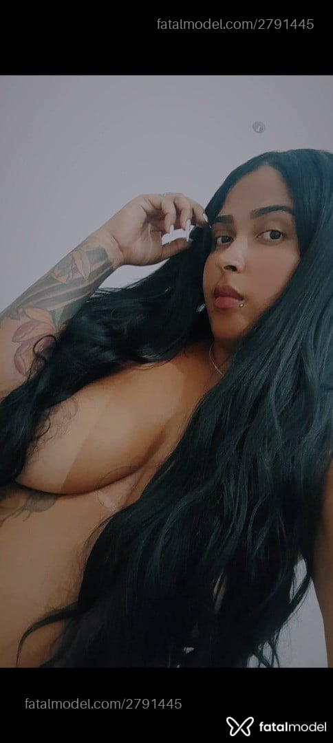 Acompanhante mulher morena (o) de olhos pretos - Roberta