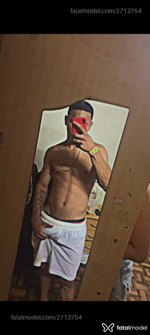 Acompanhante homem morena (o) de olhos pretos em Criciúma Acompanhante homem morena (o) de olhos pretos em Criciúma - Vitor