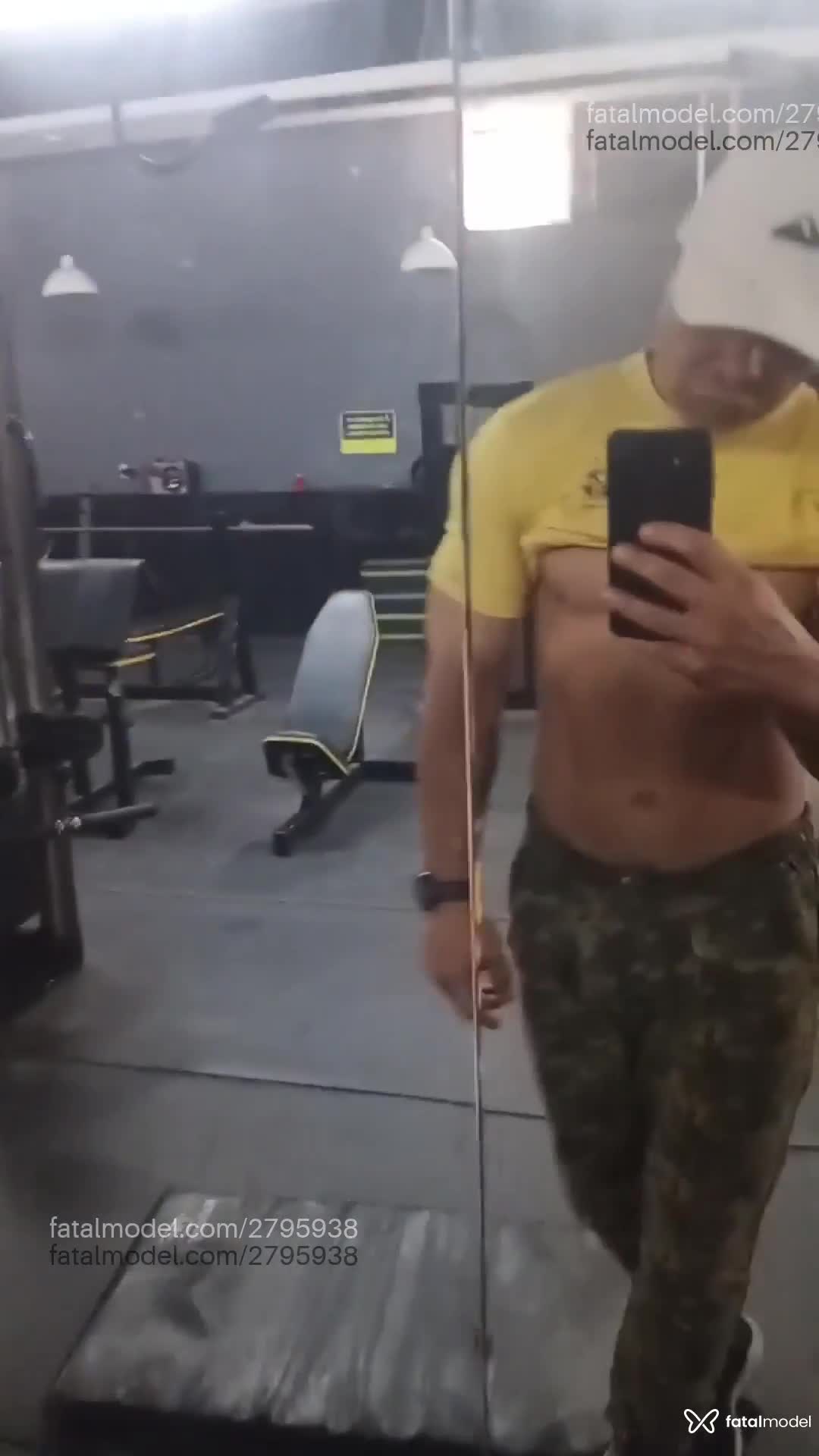Acompanhante homem morena (o) de olhos castanhos em Porto Alegre - Romeu
