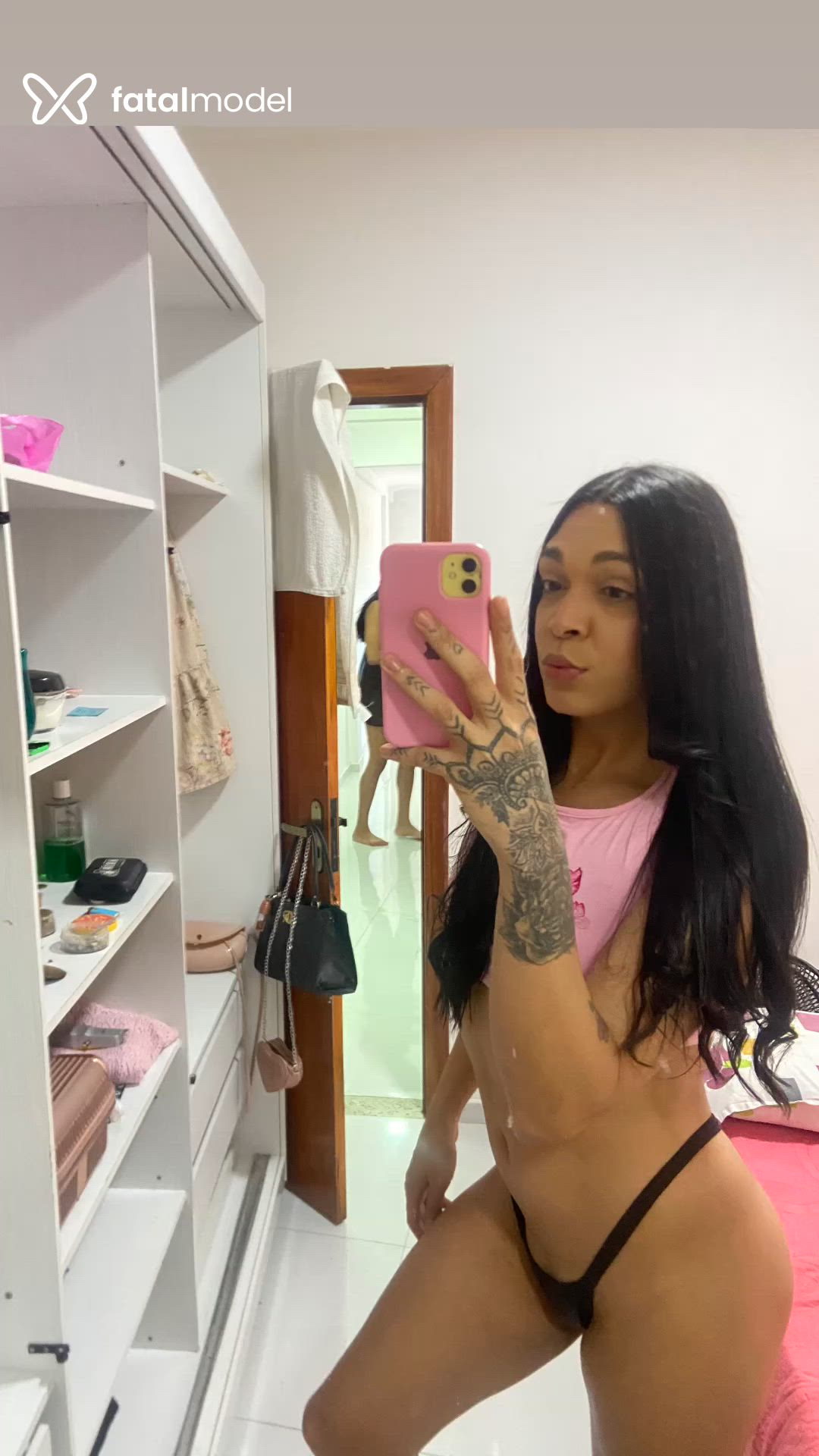 Acompanhante mulher trans com cabelo castanho de olhos castanhos - Lanna