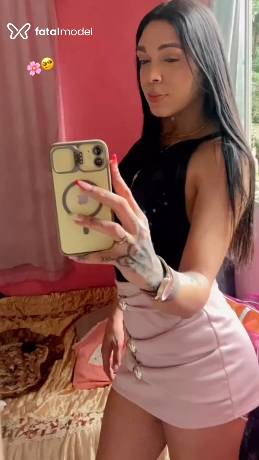 Acompanhante mulher trans com cabelo castanho de olhos castanhos - Lanna