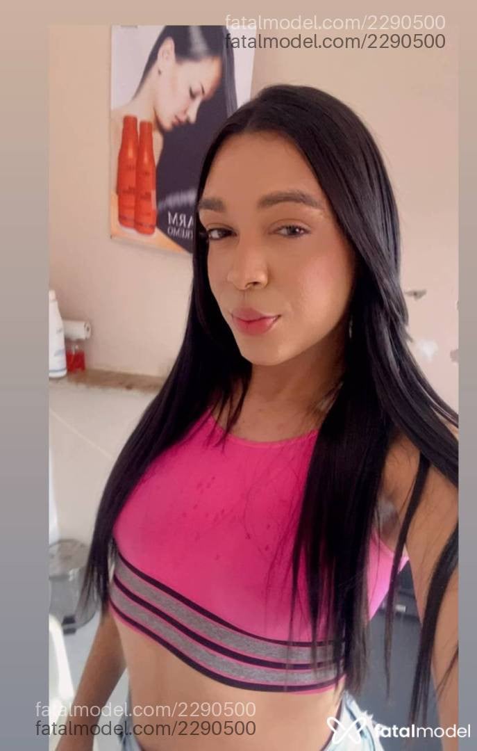 Acompanhante mulher trans com cabelo castanho de olhos castanhos em Porto Seguro - Lanna