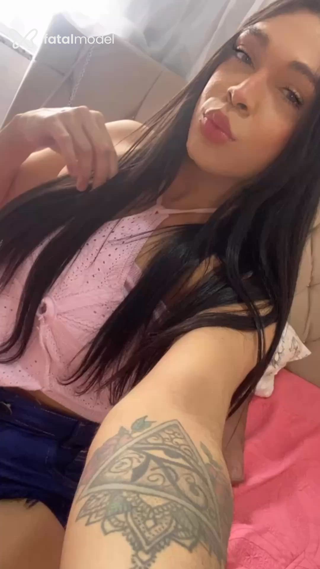Acompanhante mulher trans com cabelo castanho de olhos castanhos - Lanna