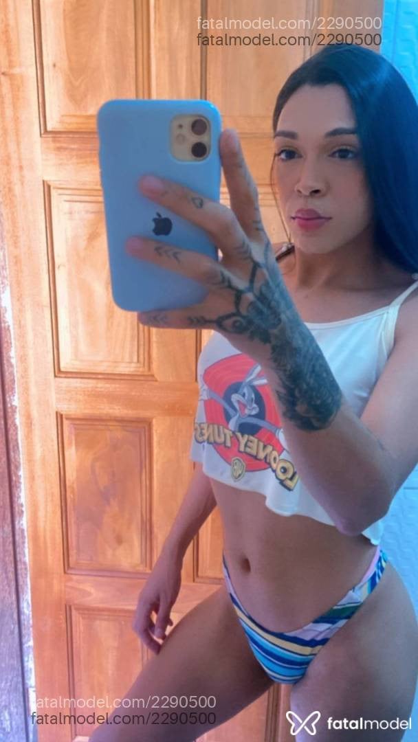 Acompanhante mulher trans com cabelo castanho de olhos castanhos em Porto Seguro - Lanna