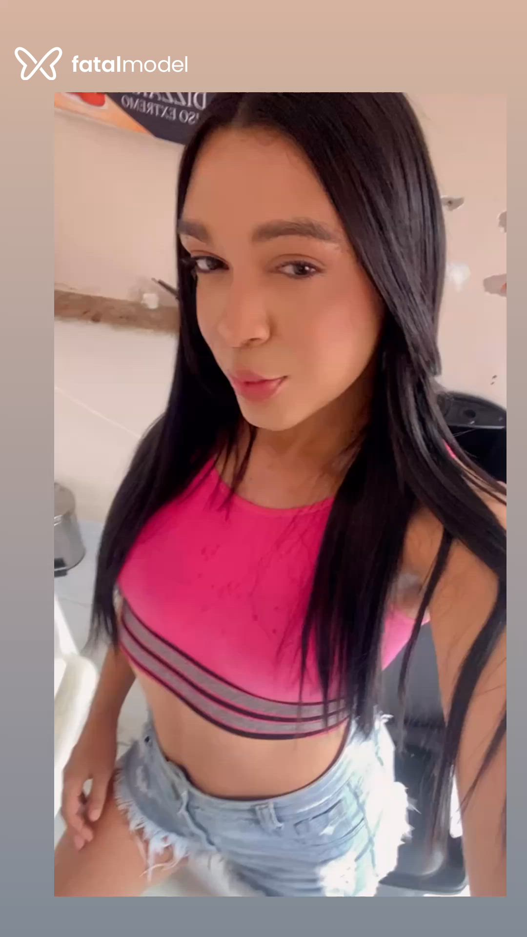 Acompanhante mulher trans com cabelo castanho de olhos castanhos - Lanna