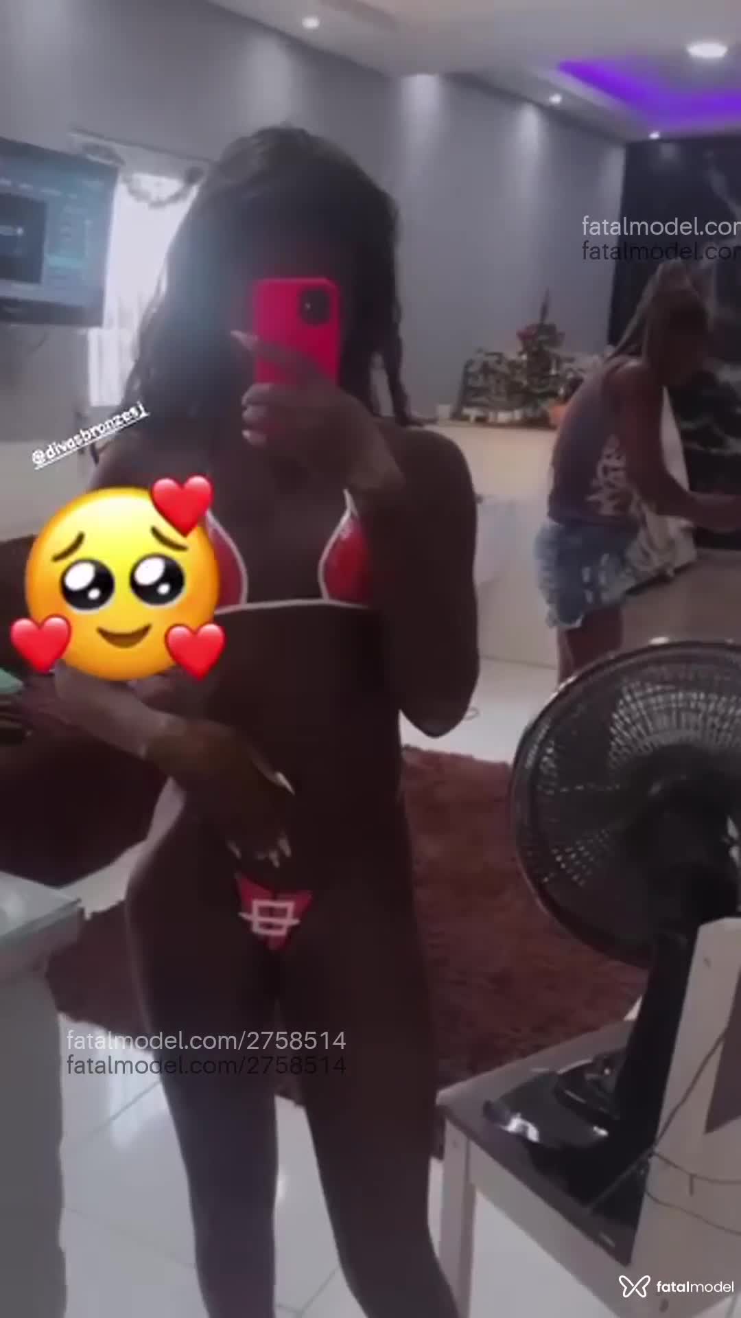 Acompanhante mulher com cabelo castanho de olhos pretos em Virtual - Preta