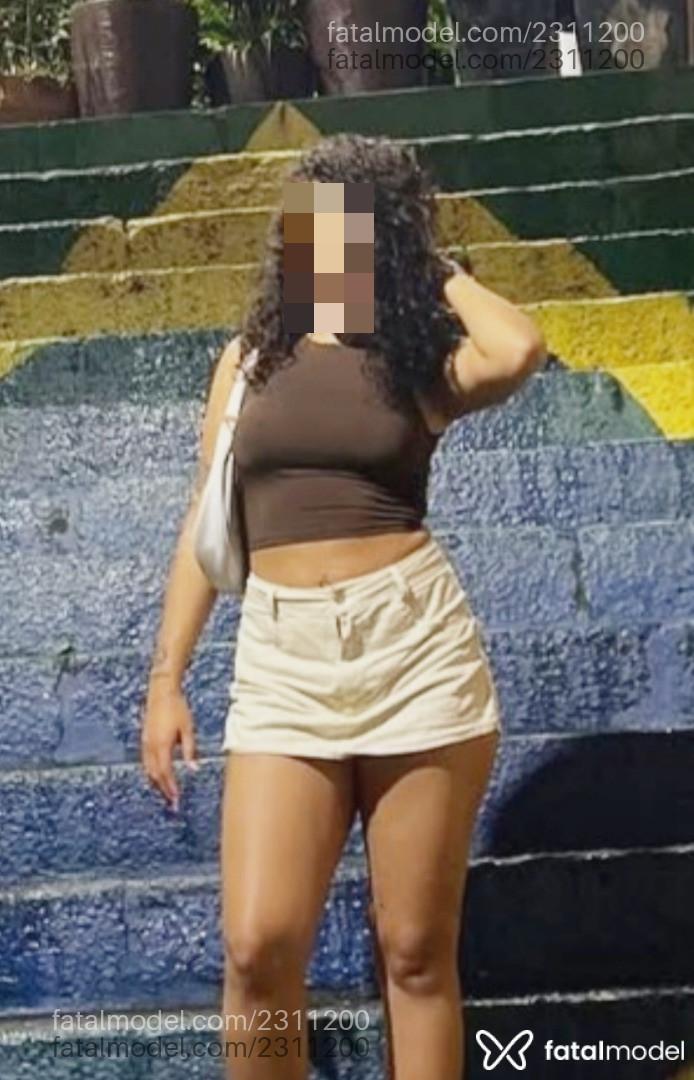 Acompanhante mulher morena (o) de olhos castanhos em Niterói Acompanhante mulher morena (o) de olhos castanhos em Niterói - Valentina Leal