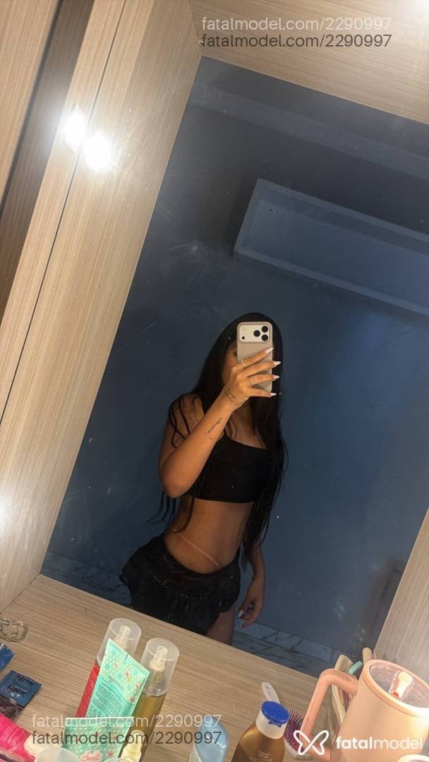 Acompanhante mulher morena (o) de olhos pretos - Júlia