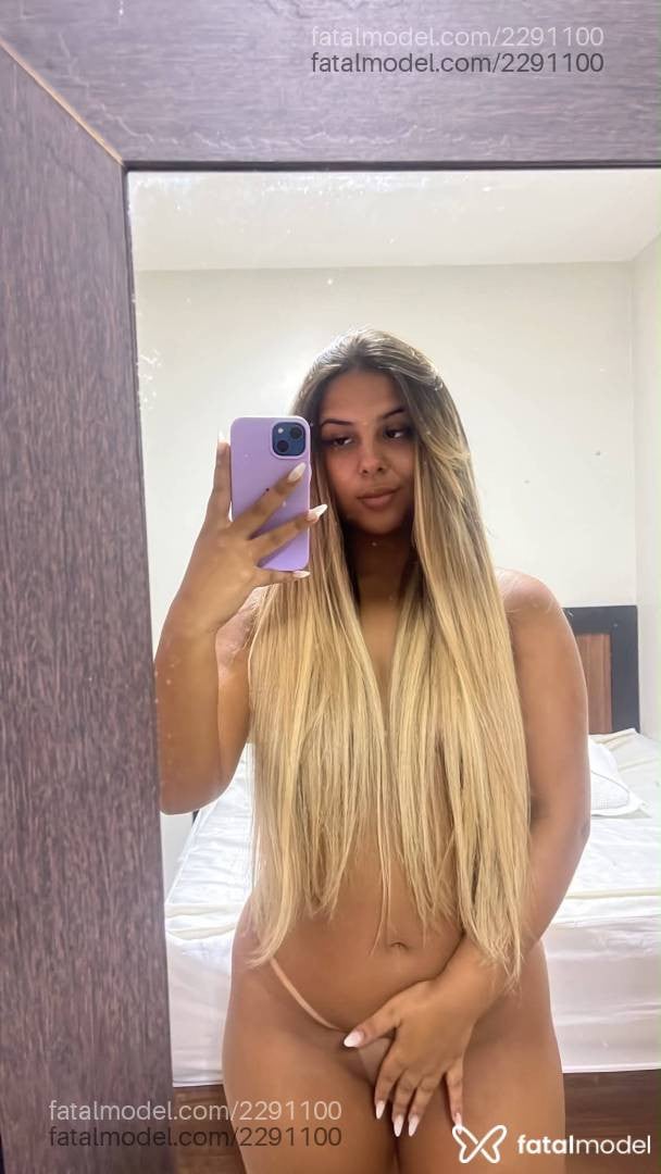 Acompanhante mulher loira (o) de olhos castanhos - Lara