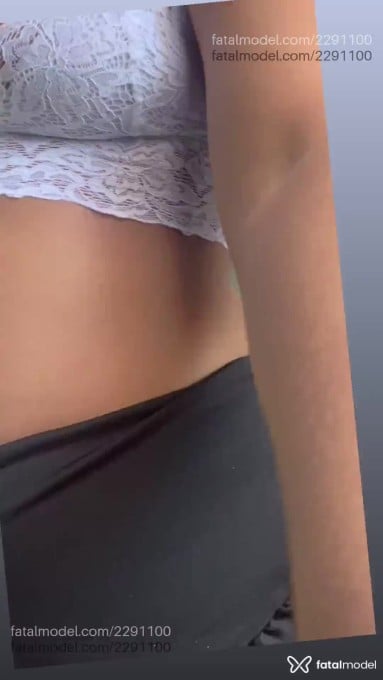 Acompanhante mulher loira (o) de olhos castanhos - Lara