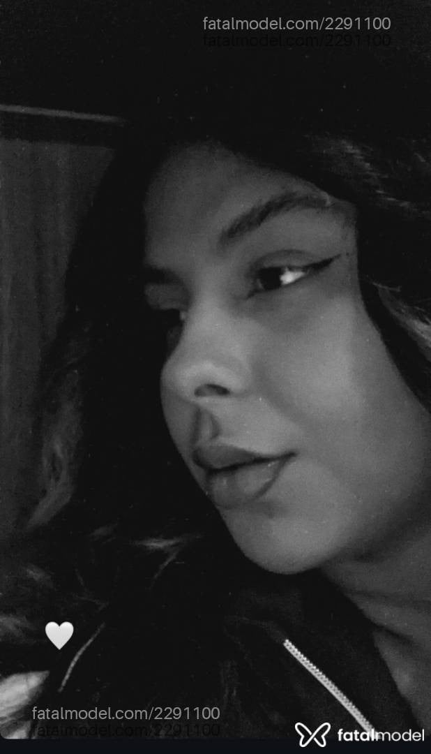 Acompanhante mulher loira (o) de olhos castanhos - Hayra