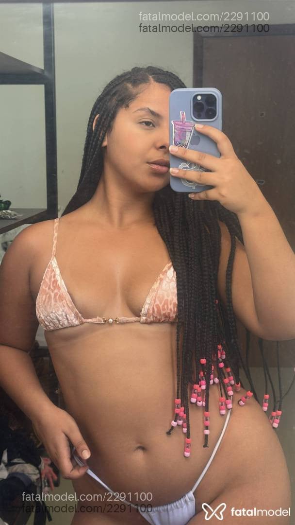 Acompanhante mulher loira (o) de olhos castanhos - Hayra