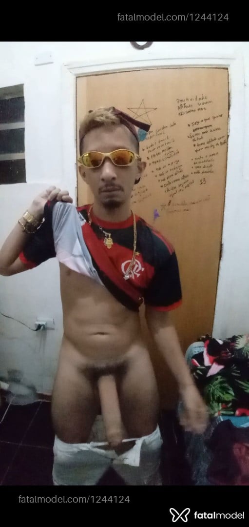 Acompanhante homem com cabelo castanho de olhos castanhos - Alisson Bittencour Acompanhante homem com cabelo castanho de olhos castanhos - Alisson Bittencour