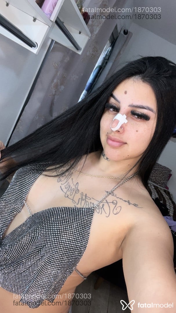 Acompanhante mulher morena (o) de olhos castanhos em Porto Alegre Acompanhante mulher morena (o) de olhos castanhos em Porto Alegre - Vick Marques