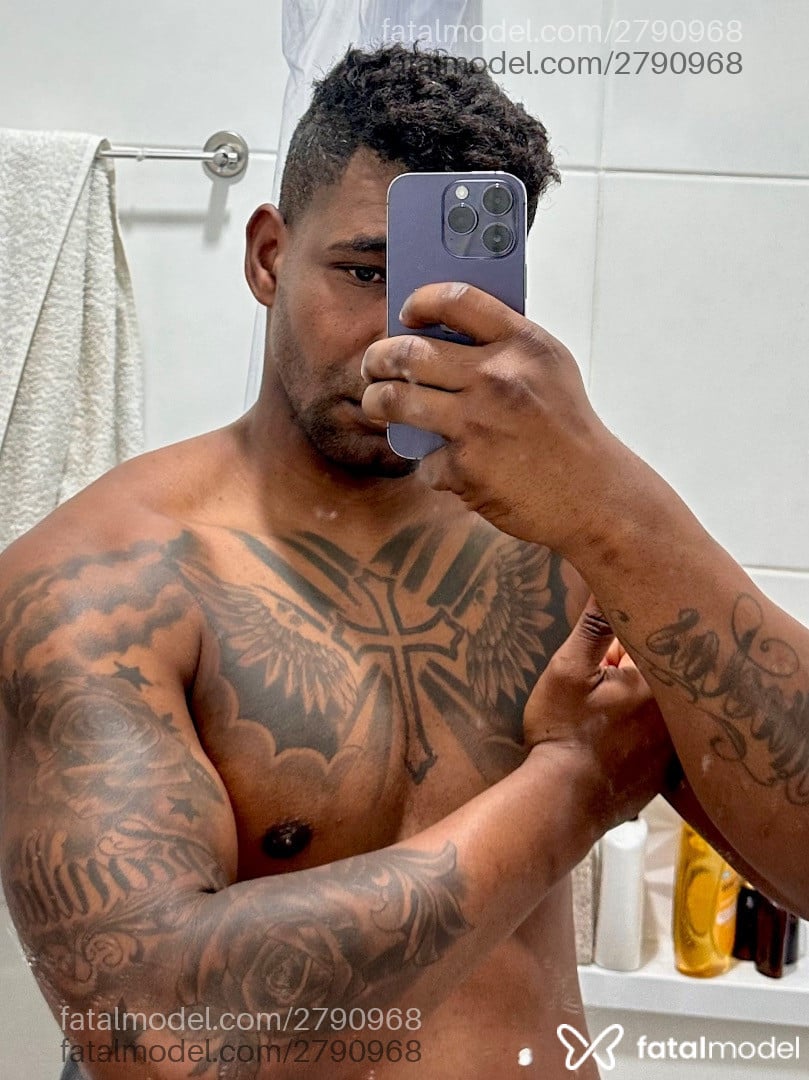 Acompanhante homem morena (o) de olhos pretos em Camaçari Acompanhante homem morena (o) de olhos pretos em Camaçari - Pretinho