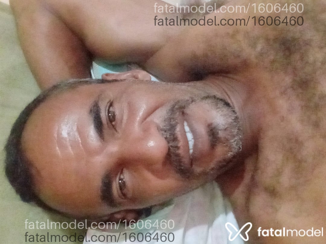 Acompanhante homem morena (o) de olhos castanhos em Macaé - Salgado