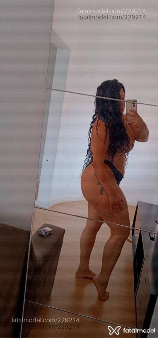Acompanhante mulher com cabelo castanho de olhos castanhos - Thayna Paulista