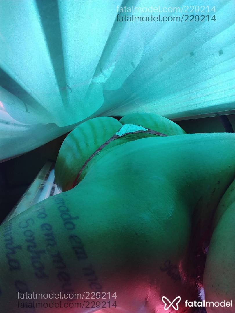 Acompanhante mulher com cabelo castanho de olhos castanhos - Thayna Paulista