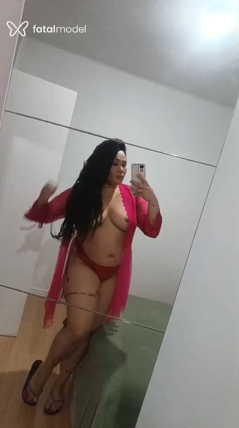 Acompanhante mulher com cabelo castanho de olhos castanhos - Thayna Paulista