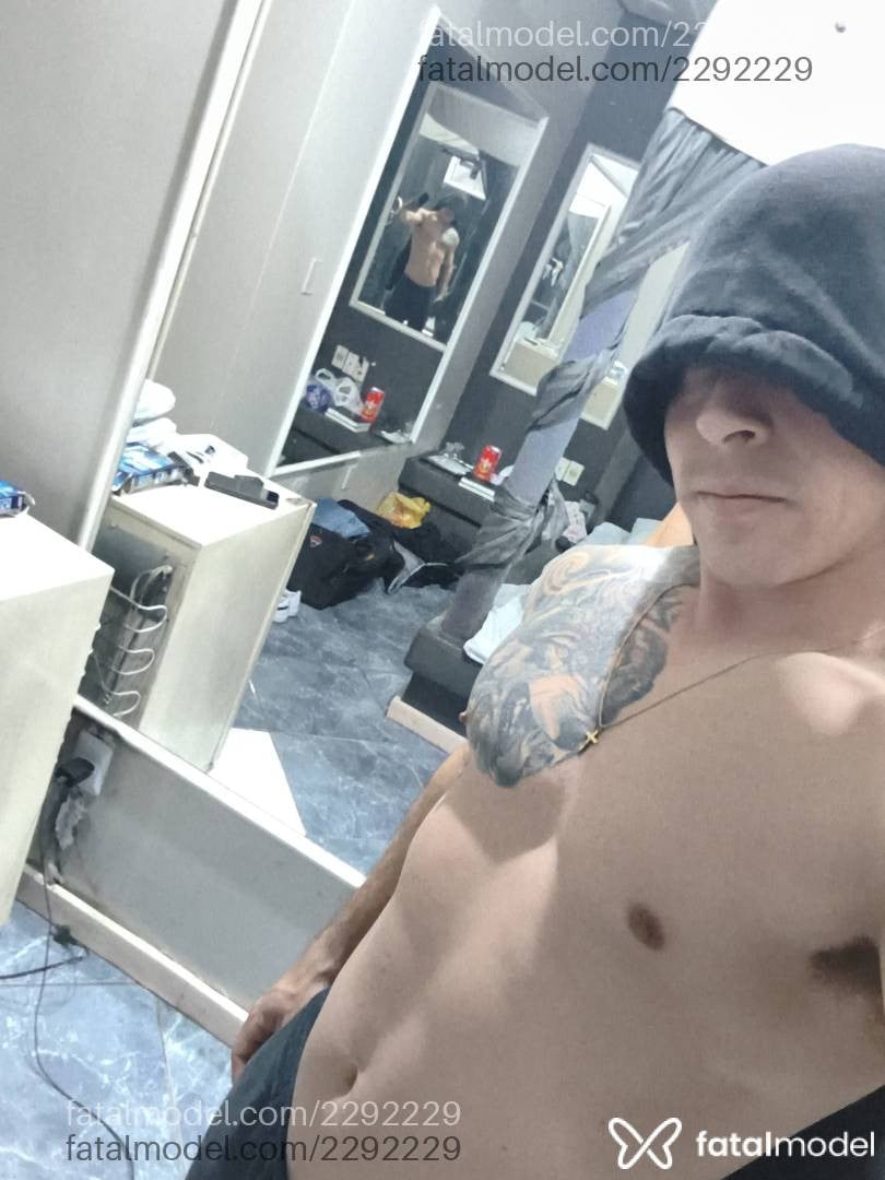 Acompanhante homem com cabelo castanho de olhos mel em Santa Maria - Maumau