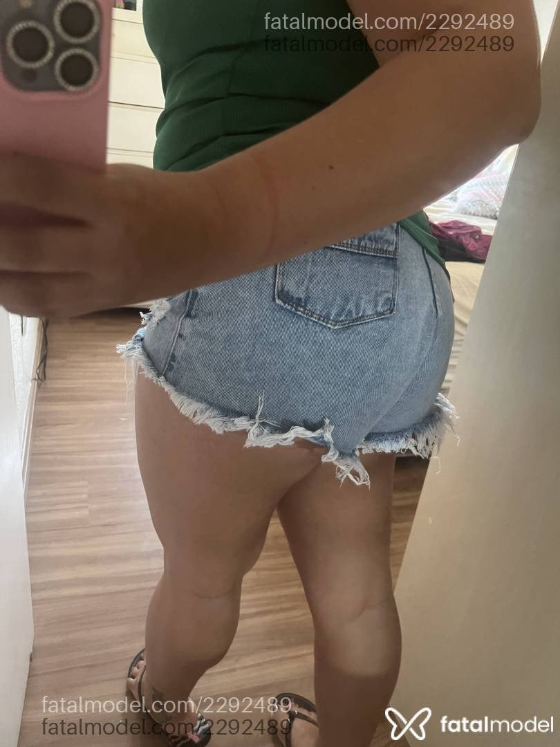 Acompanhante mulher com cabelo castanho de olhos castanhos - Thayla