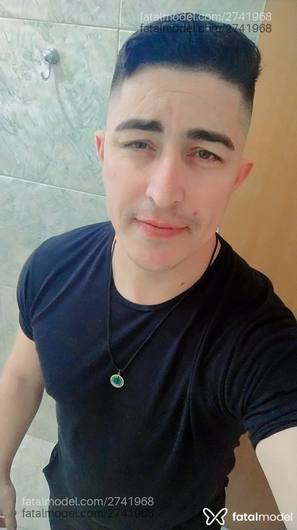 Acompanhante homem morena (o) de olhos castanhos em Virtual - Charly