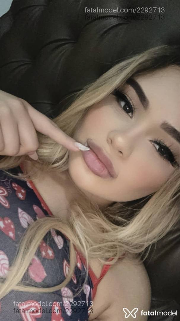 Acompanhante mulher com cabelo castanho de olhos castanhos - Julia