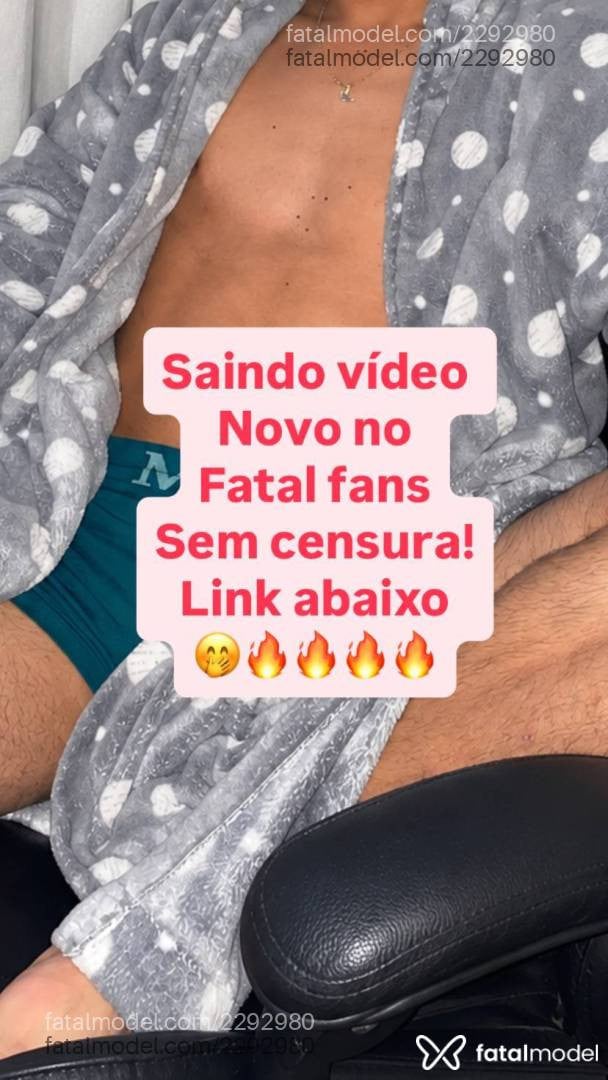 Acompanhante homem com cabelo grisalho de olhos pretos - Quiel