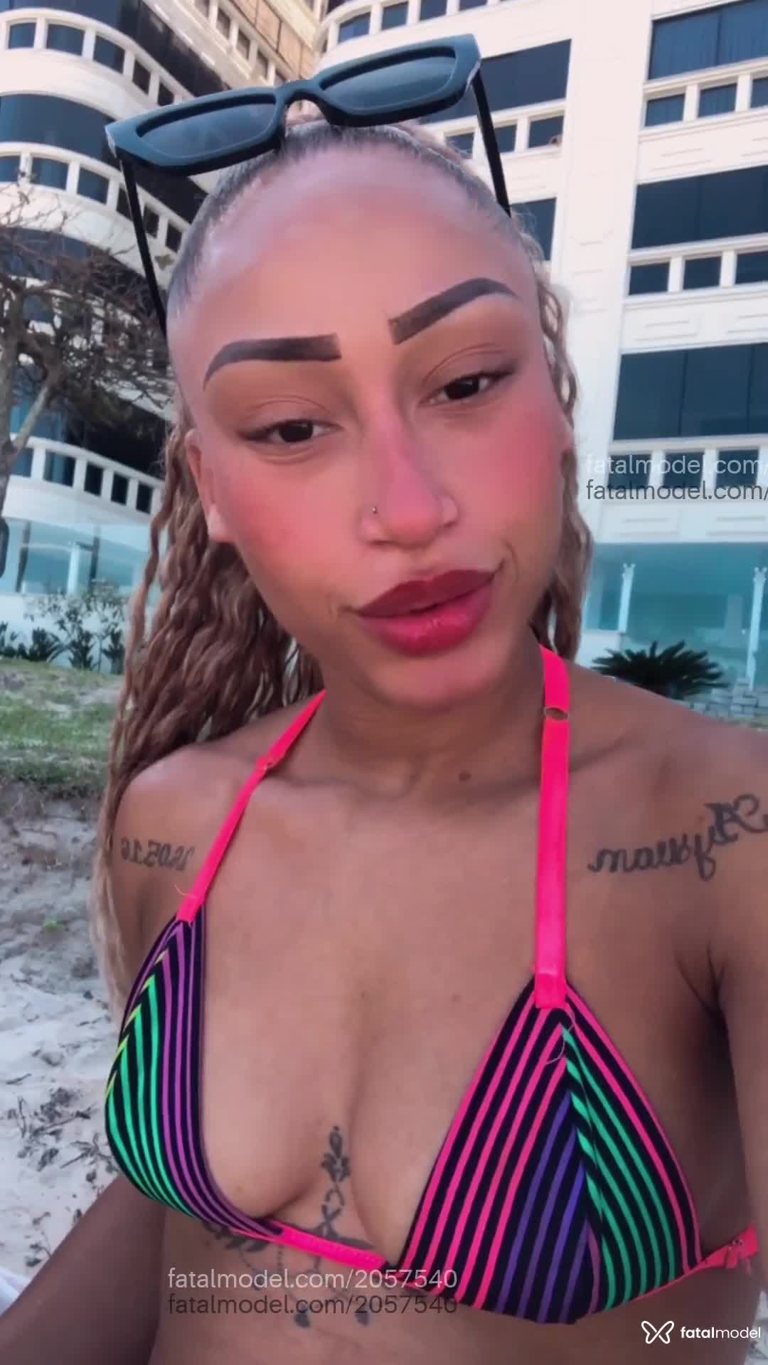 Acompanhante mulher com cabelo castanho de olhos castanhos em Itapema - Malu Bianchi