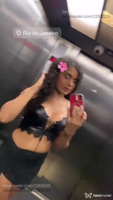 Acompanhante mulher trans com cabelo castanho de olhos pretos em Rio de Janeiro - Pam Lopes